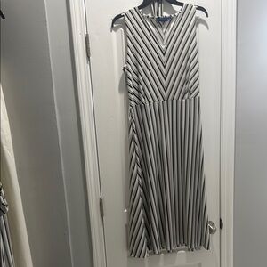 Apt. 9 Black and White Sheath Midi Dress V-Neck